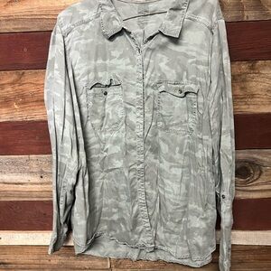 Maurices women’s Camouflage button-down shirt, size 3 sorry about the wrinkles